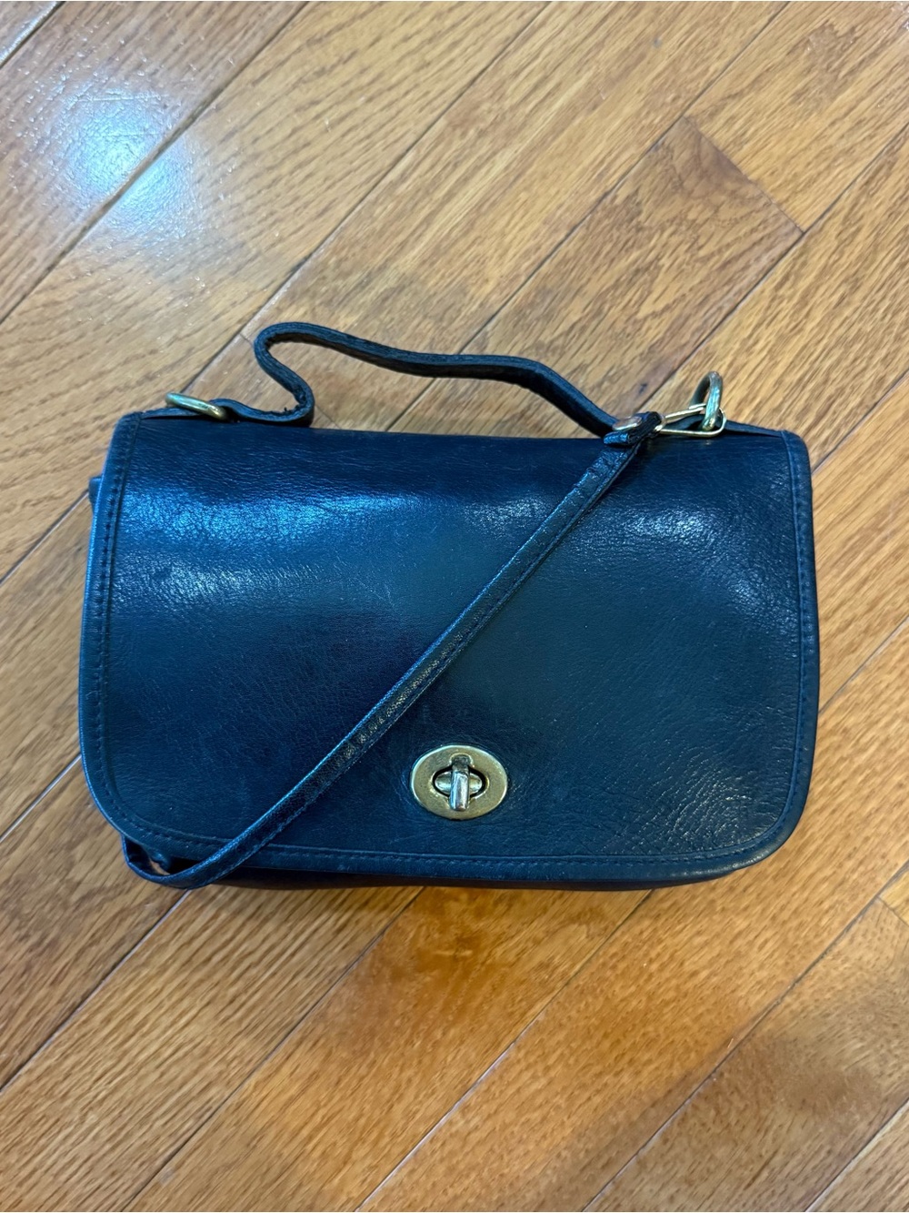 Vintage Hunt Club Leather Brass Crossbody Bag Flap Turnlock Purse Minimalist